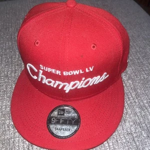 Tampa Bay Buccaneers New Era 9FIFTY Super Bowl Champs Retro Script Snapback Hat - Bild 1 von 6