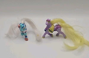 Two Vintage 1988 MTC LITTLE BEAUTIES HORSES - MINI FIGURES - Picture 1 of 18