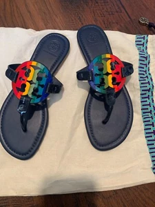 Usato in ottime condizioni! Tory Burch Miller sandalo arcobaleno brillante/royal navy vernice pelle taglia 7 - Foto 1 di 6