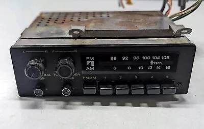 AMC EAGLE Factory radio wagon Am/Fm 1985 Part # 8936000976 - Image 1 of 4