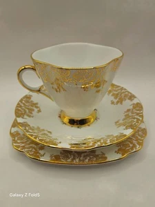 Vintage Windsor fine bone china tea cup + 2 saucers gold leaf and white, Floral - Picture 1 of 7