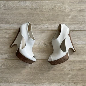 Gucci White Leather Cut Out Peep Toe Platform Booties 37 1/2 - Picture 1 of 13