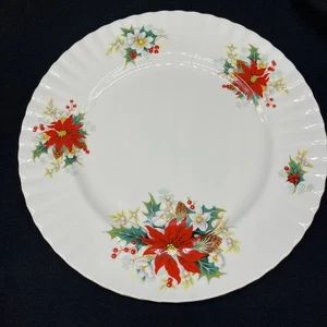 New Vintage Royal Albert Poinsettia Yuletide Dinner Plate, Fluted and Ribbed - Picture 1 of 5