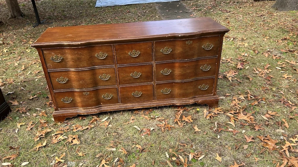 Cómoda antigua con 9 cajones Foto 1 de 1