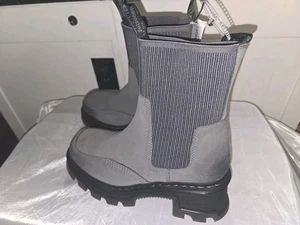 Botas DR. MARTENS WAXY Gris Gamuza Corran Chelsea Plataforma Suelas Rebotantes MUJERES  - Imagen 1 de 11