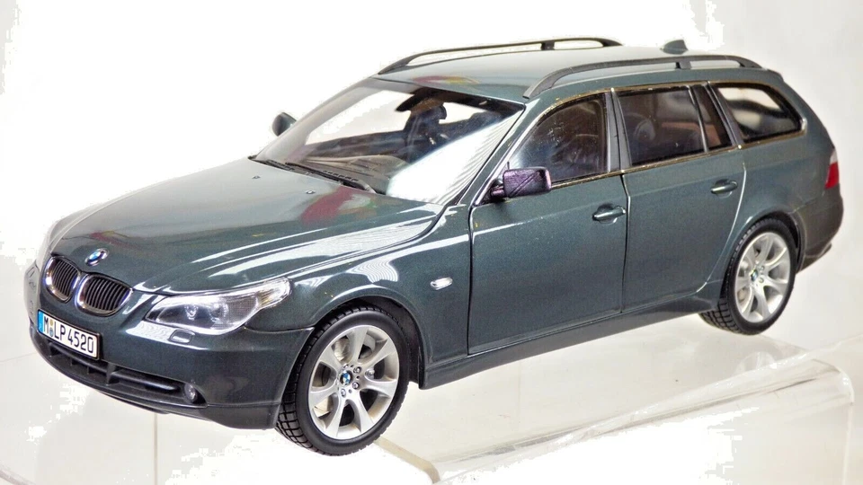 BMW 1:18 Touring Kyosho 545i E61 5 2006 camioneta concesionario coche juguete vintage V8 Foto 1 de 4