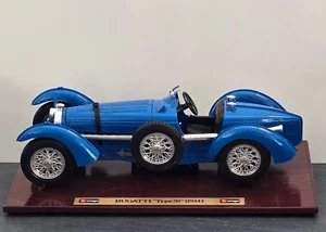 Vintage Bburago Bugatti Type 59 1934 1:18 Miniature Car On Wooden Plinth Blue - Picture 1 of 18