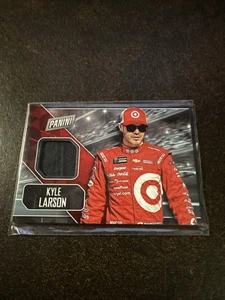 Tarjeta de traje de fuego usada Panini Fathers Day Kyle Larson Target Race 2018 - Imagen 1 de 2