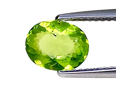 1.235CTS Green peridot Oval shape cut loose gemstones " see video " - Image 1 of 2