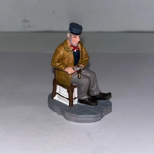 2003 LEMAX Village Collection  WHITTLIN' THE DAY AWAY Figurine Town Nautical - Picture 1 of 1