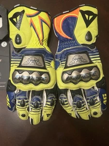 Dainese D1 2015 Valentino Rossi Replica Gloves - Picture 1 of 13