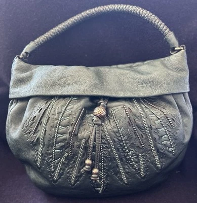 Colección de obras maestras bordadas Brighton Teal Nina con caja Foto 1 de 4