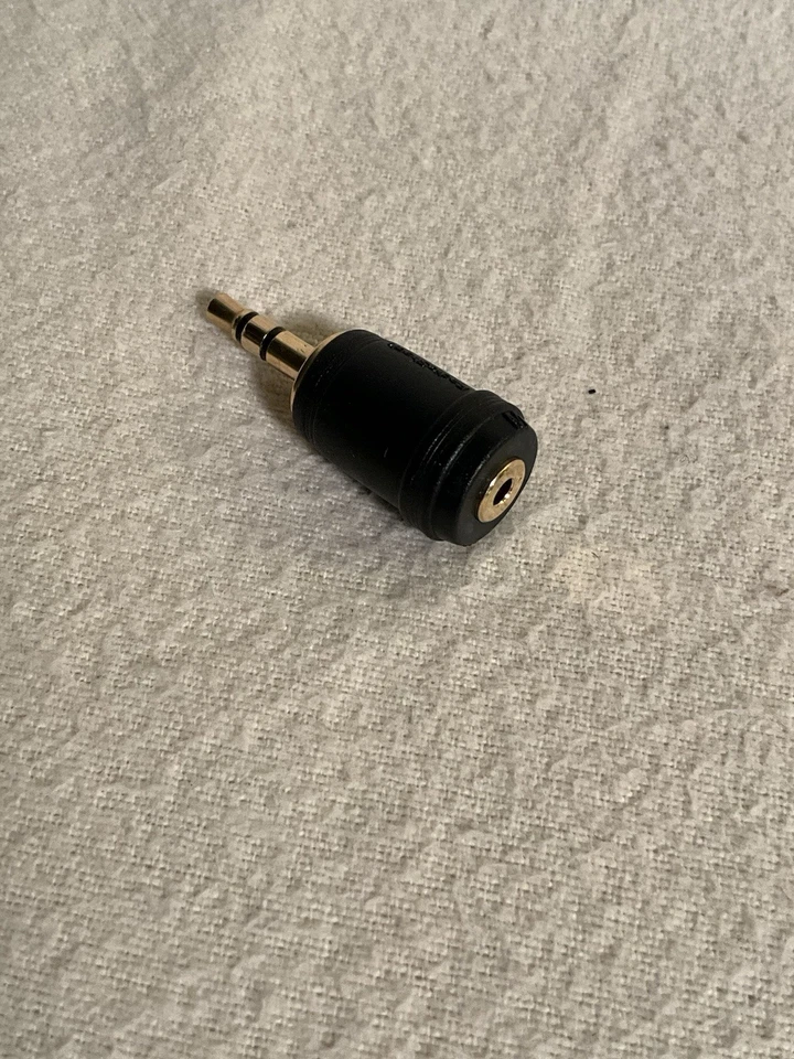 2.5MM FEMALE TO 3.5MM MALE ADAPTER GOLD STEREO AUDIO AUX CORD PLUG JACK CONVERT - Image 1 of 4