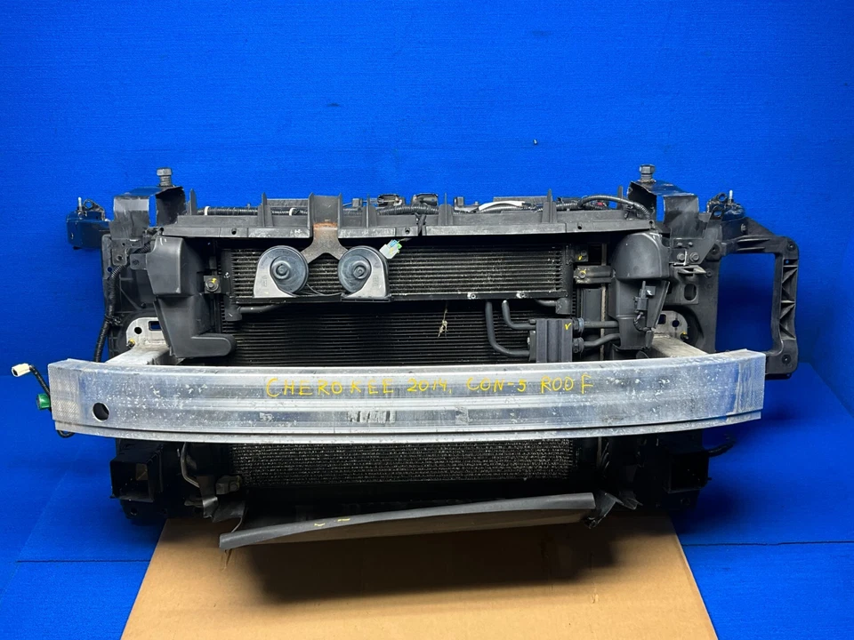 Jeep Cherokee 2014 corte delantero soporte radiador barras de refuerzo y montaje ventilador radiador OEM Foto 1 de 4