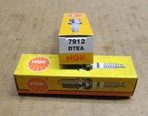 PAIR NEW NGK D7EA 12mm SPARK PLUGS - Foto 1 di 1