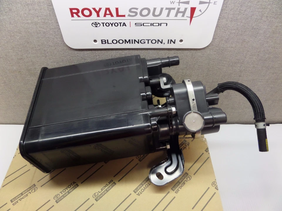 Bote de carbón Scion xA xB 2006 EVAP genuino OEM Foto 1 de 4