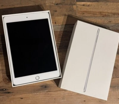 Ipad Mini 4 Wi-Fi 64GB Silver - Image 1 of 4