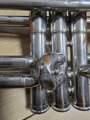 YAMAHA YTR-1310 Trompete silber gebraucht mit Hartschalenkoffer Mundstück - Bild 1 von 4