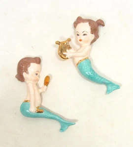 2 Targhette da parete sirena ceramica vintage da appendere blu e oro con arpa e specchio - Foto 1 di 13