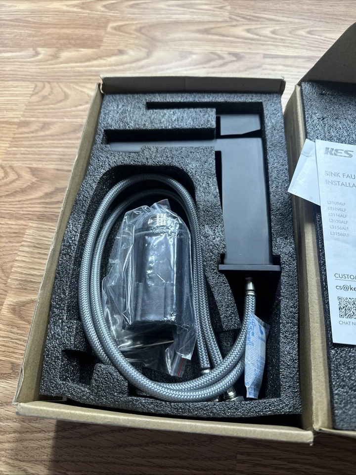 Grifo de baño KES de una sola manija L3156ALF-BK, negro Foto 1 de 4