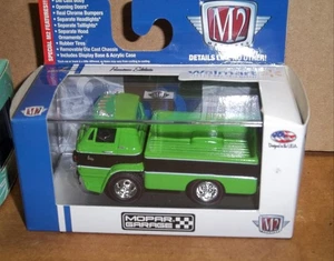 M2 Machines Mopar Garage Walmart Exc. 2015 Camión Dodge L600 1966 verde - Imagen 1 de 2