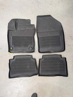 2017-2021 TOYOTA PRIUS PRIME RUBBER ALL WEATHER FLOOR MATS 4PC PT206-37200-20 Foto 1 de 3