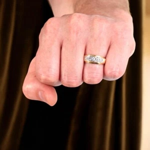 Alianza de boda para hombre de 0,40 quilates creada en laboratorio de corte redondo de diamantes de oro amarillo de 14 k de 6,7 mm - Imagen 1 de 8