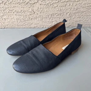 Mocassini ballerine Paul Green Naomi neri da donna taglia 8,5US o 6UK in pelle a pois - Foto 1 di 11