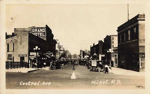 RPPC Central Avenue MINOT, North Dakota Real Photo Postcard c.1920 - Picture 1 of 2