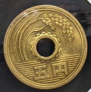 JAPAN　5 Yen - Showa Gothic style (1966)　日本国　五円　昭和四十一年　37.5 ㎜　5.2ｇ　Y# 72　　A3821 - Picture 1 of 23