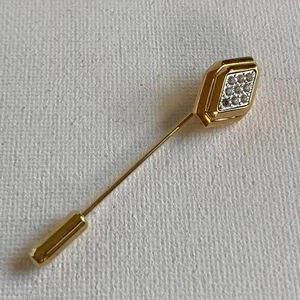Firmato Avon chiaro spianare strass tono oro metallo diamante bastone Pin Vintage - Foto 1 di 4