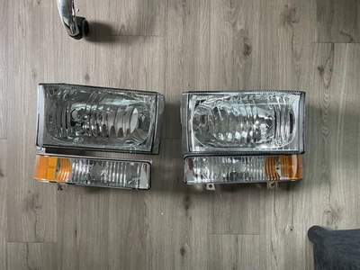 Фары в сборе 1999-2004 Ford F250 - F550 Super Duty/2000-2004 - Изображение 1 из 4