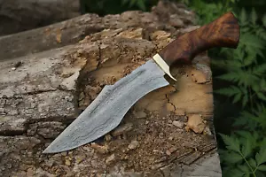 Coltello Bowie da caccia in acciaio damascato fatto a mano personalizzato con fodero in pelle - Foto 1 di 7