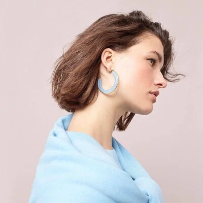 NUEVO CON ETIQUETAS J Crew Azul Resina Tono Dorado Aro Pendientes Redondos Postes Hipoalergénicos  Foto 1 de 4