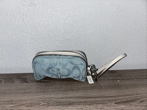Muñequera Coach Light Baby Azul Jacquard Signature C Pequeña Cremallera - Imagen 1 de 6