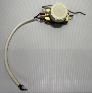 1968-79 VW Volkswagen Bus Westfalia Camper Fridge Control Knob ORIGINAL - Picture 1 of 6