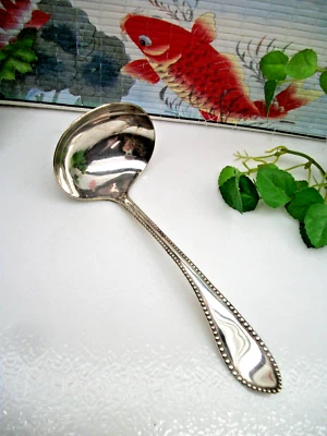 Antigua moneda Oneida LEOTA borde con cuentas plata salsa cucharón para servir 1912 Foto 1 de 4