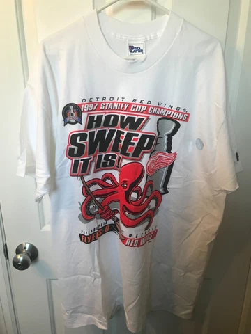 VTG Detroit Red Wings 1997 Stanley Cup Champions T-Shirt "How Sweep It Is" - New Cover