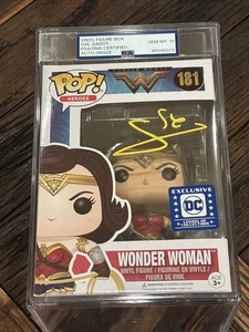 Gal Gadot Signed Wonder Woman Funko Pop #181 PSA 10 Auto Authentic Encapsulated - Picture 1 of 7