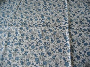coupons tissu " petites fleurs bleu " + petit vichy bleu marine - Photo 1/3