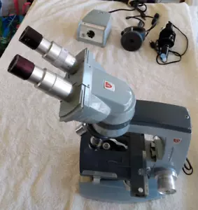 AO Spencer American Optical Microscope w/ Power Supply and Objectives (10x,20x) - Picture 1 of 22