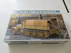 MAQUETTE TRUMPETER 1/35 GERMAN SD.KFZ.7KM M 11 MITTLERE ZUGKRAFTWAGEN 8T - Picture 1 of 2