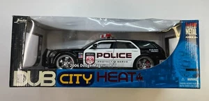2005 JADA DUB CITY HEAT 2006 DODGE MAGNUM R/T POLICE 1:18 SCALE - Picture 1 of 6