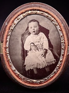 MUÑECA TIPO TINTE PLACA 1/6 MUY RARA - NIÑO - EN ESTUCHE TERMOPLÁSTICO OVALADO - Imagen 1 de 4