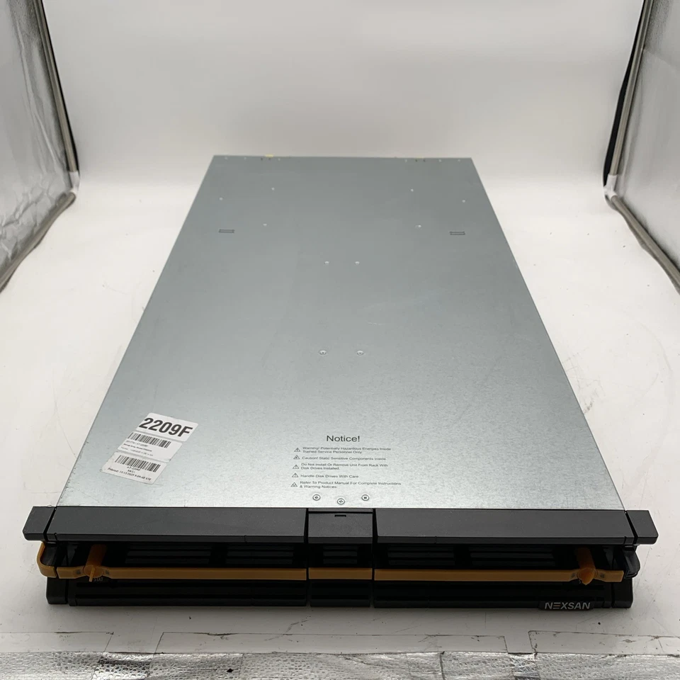 Nexsan E-Series E18 San Storage Array 3500335 con 2 módulos P/N P3500393 sin disco duro Foto 1 de 4