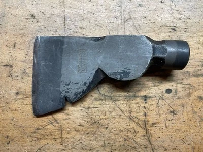 Cabeza de hacha de hacha vintage Vaughan Supersteel Carpenters con tirador de clavos Foto 1 de 4