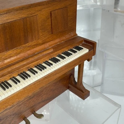 Piano artesanal de madera dura miniatura para casa de muñecas Sudler LS54 escala 1:12 Foto 1 de 4