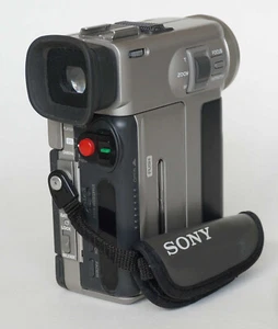 Sony Digital Video Camera Recorder DCR-PC7E Mini DV, OVP - Bild 1 von 13