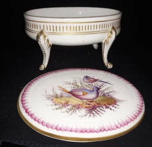 ROVINA  BELLE BONBONNIERE SUR PIEDS  EN PORCELAINE DECOR D'OISEAUX JEAN SCHMITT  - Imagen 1 de 8