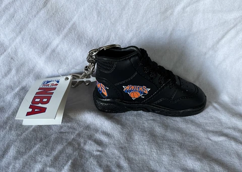 Vintage 1990’s New York Knicks NBA Sneaker Shoe Keychain Basketball Dead Stock Cover